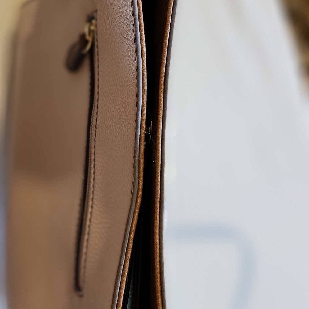 EUC Liz Claiborne Tote, Tan and Cream Purse, Liz Claiborne Purse, Two Toned Bag - Picture 15 of 16
